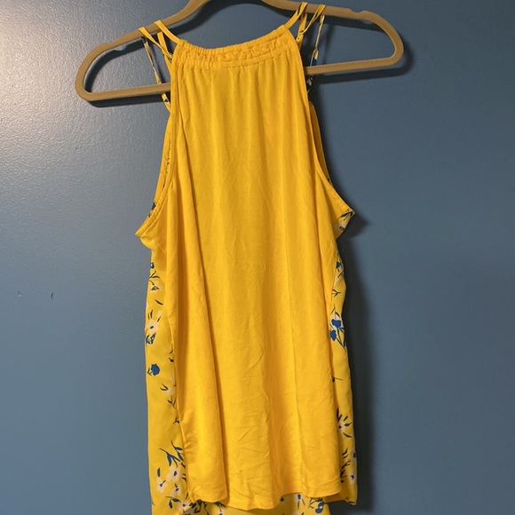 Breezy yellow sleeveless blouse. - Picture 3 of 3